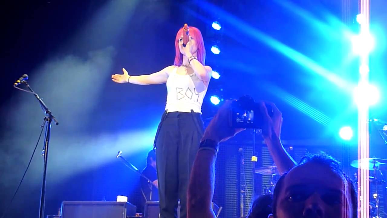 Paramore - Pressure HD (London O2 Arena 13/11/2010)