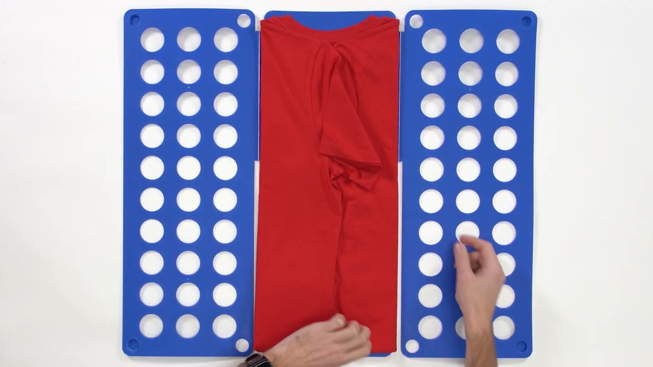 Comment plier proprement un t-shirt : m&eacute;thode &agrave; l'aide d'une plieuse