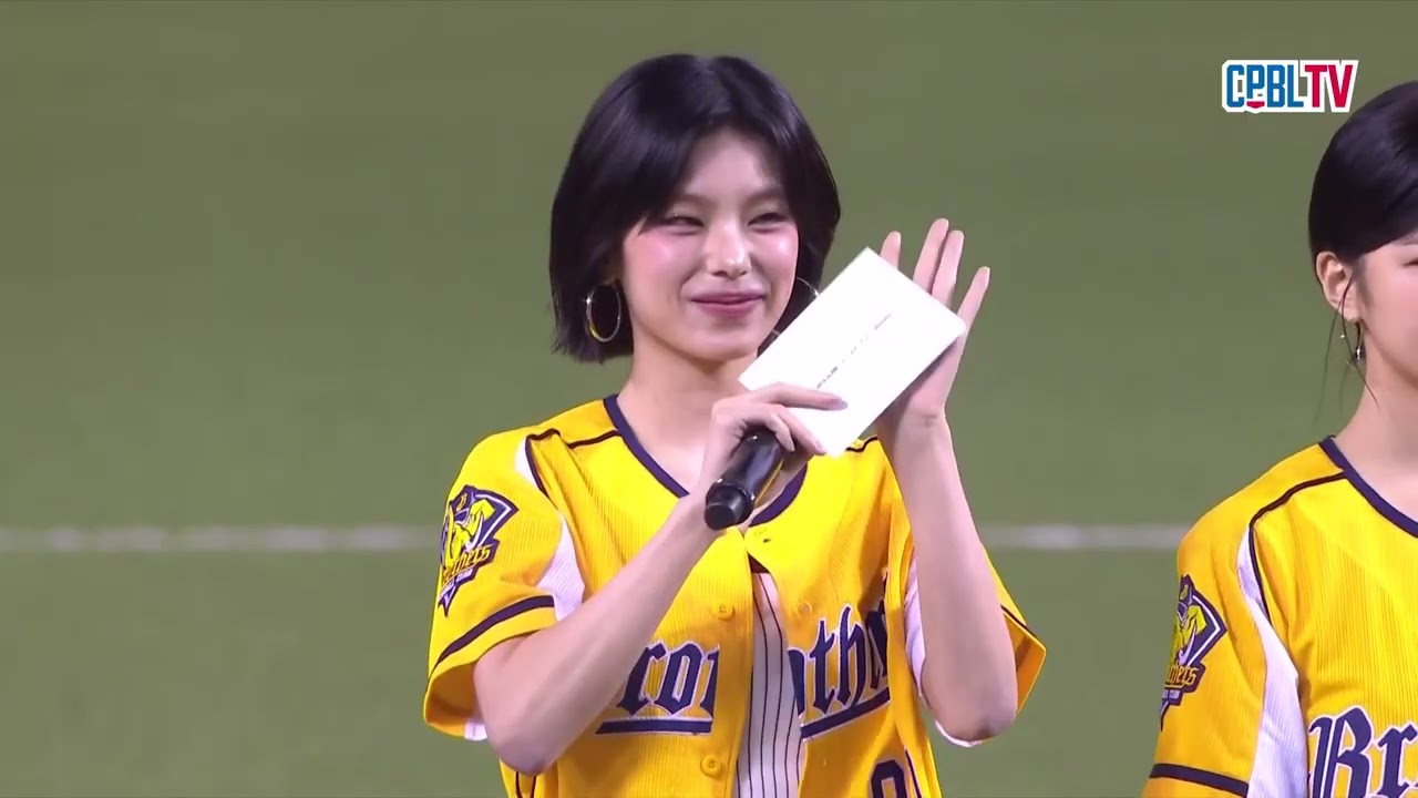 08/02 樂天 VS 中信 賽前，超人氣女團ITZY介紹先發球員並擔任今天的開球嘉賓