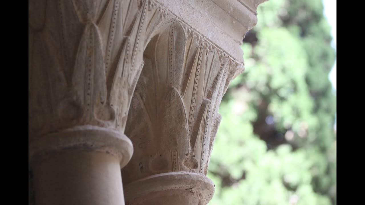 Detalles del Claustro de El Real Monasterio de Santa María de Poblet