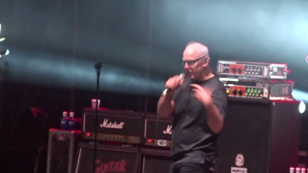 Bad Religion.Greg Graffin speech +  You are the government. Live in Barcelona 2025.
