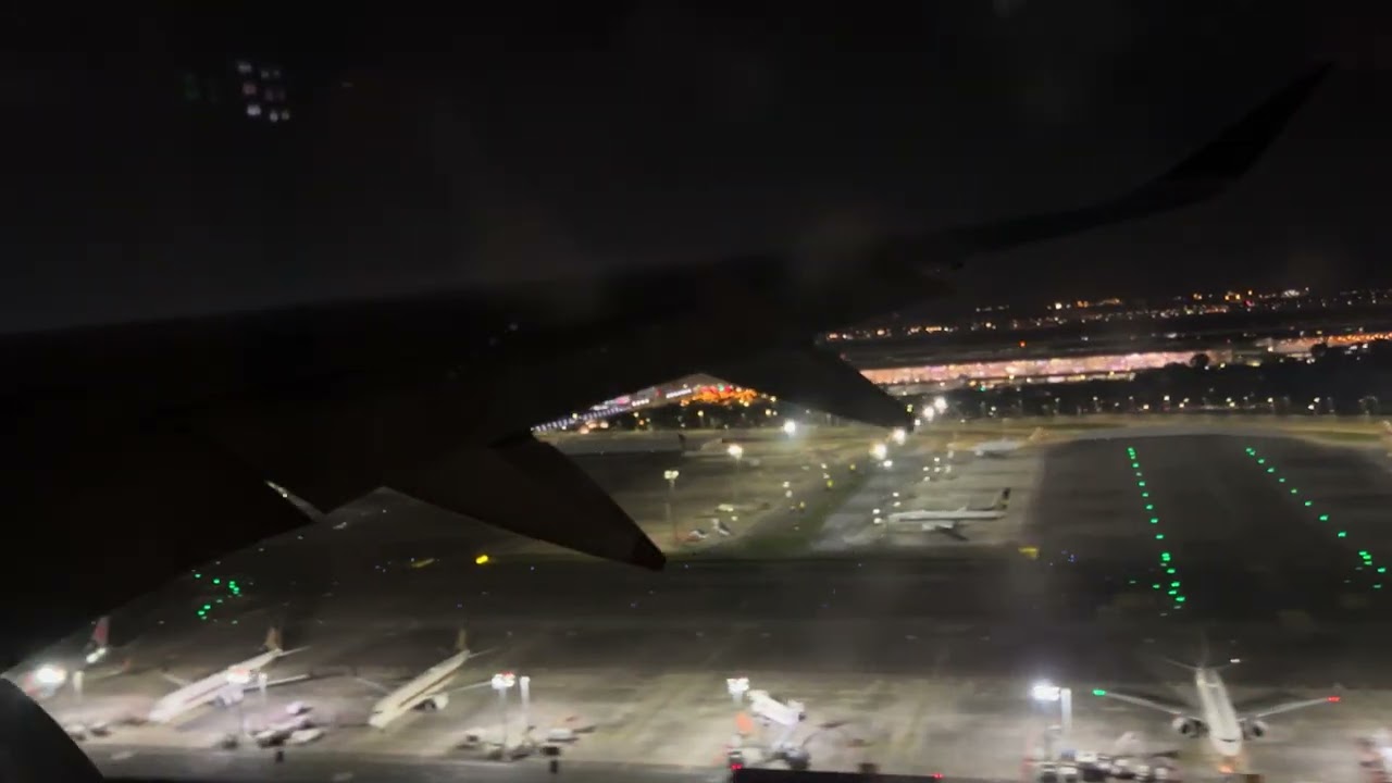 Singapore Airlines Airbus A350-900 Landing at Singapore Changi Airport