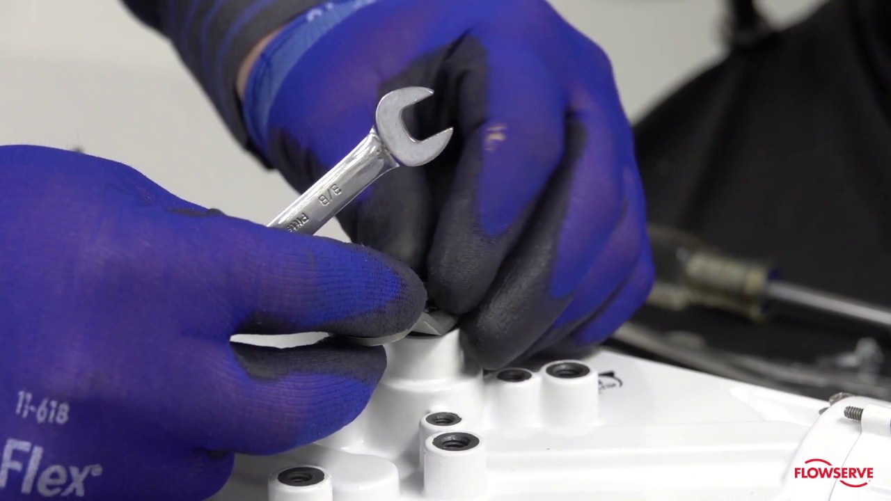 How to Mount a Logix™ 3800 Positioner to a Standard Valtek® Rotary Valve