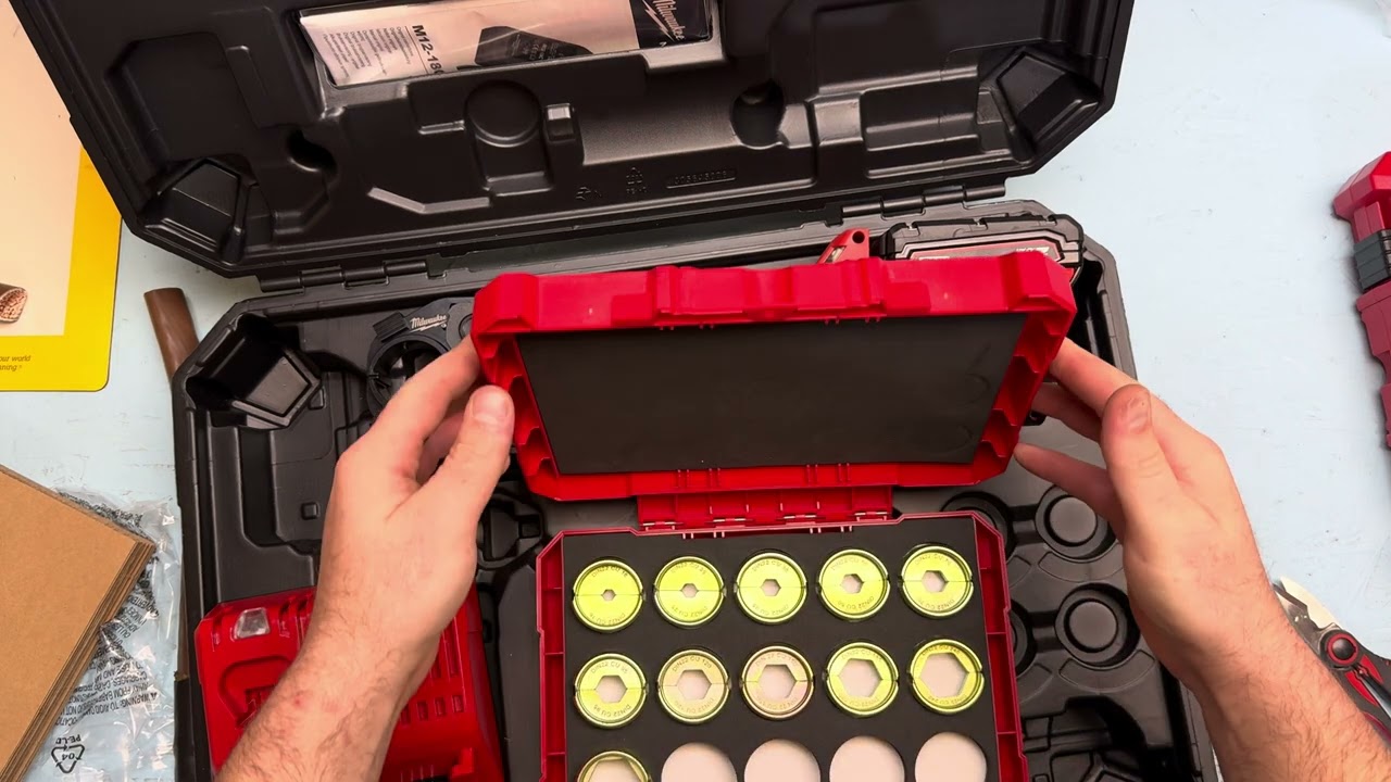 Presǎ pentru sertizat papuci electrici Milwaukee HCCT