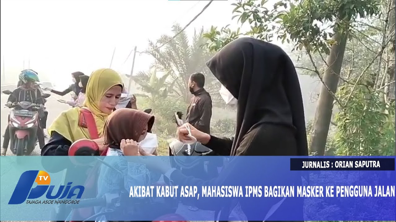 Akibat Kabut Asap, Mahasiswa IPMS Bagikan Masker ke Pengguna Jalan
