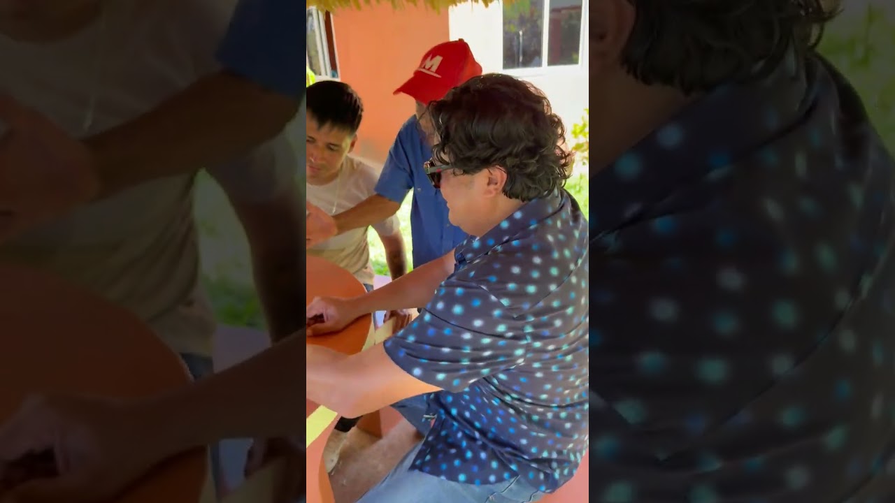 Mechito besa a la Abuelita Lita 😮
