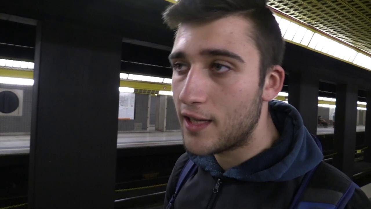 Milano, il giovane che ha salvato il bimbo caduto sui binari del metrò: 