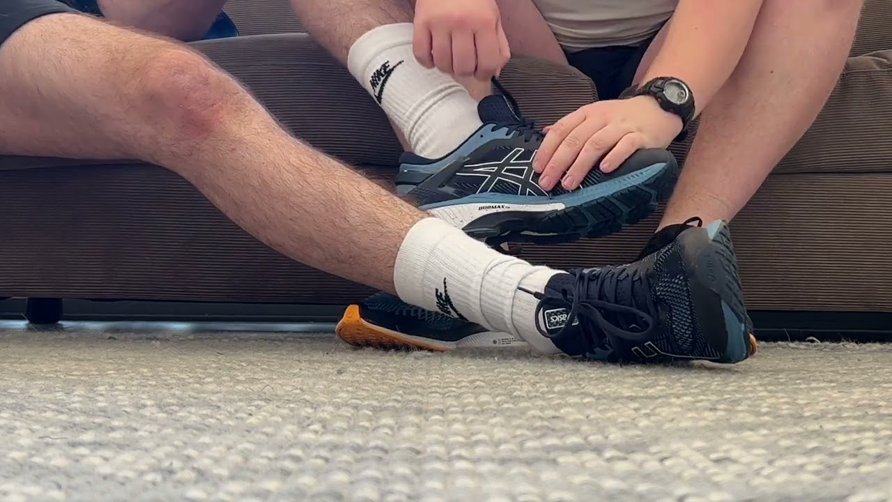 Exchanging Shoes and Socks with KiwiAsics