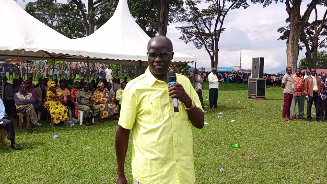 Bukeni Jabbi asking for votes for the NRM chairperson Manafwa