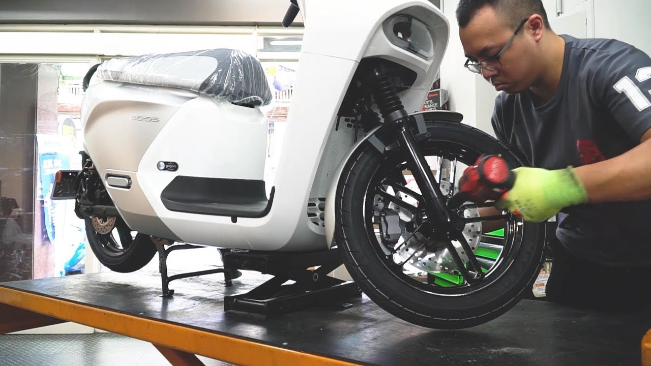 銀白Yamaha EC-05改裝Gozilla閃霧銀鋁合金加長前土除, 新北市黑石電能專業電動機車保修