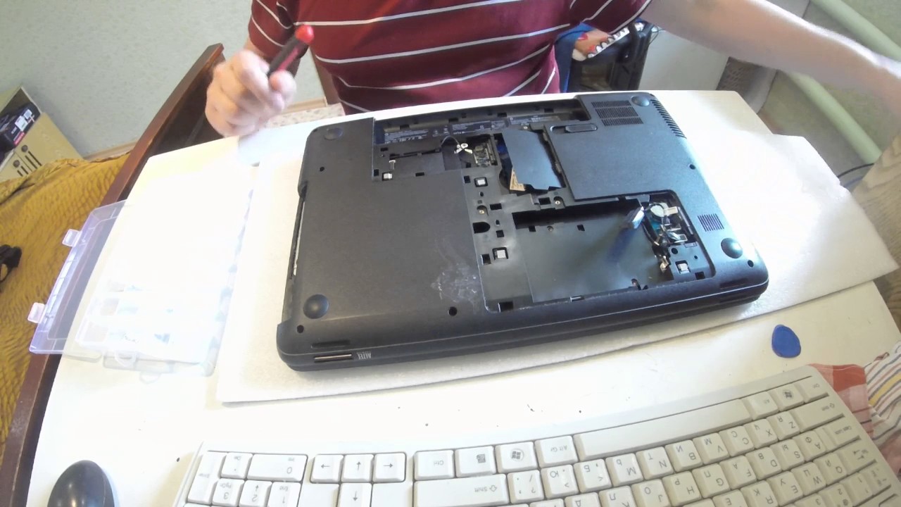 hp 2000 2D00SR Разборка Ноутбука Чистка от Пыли