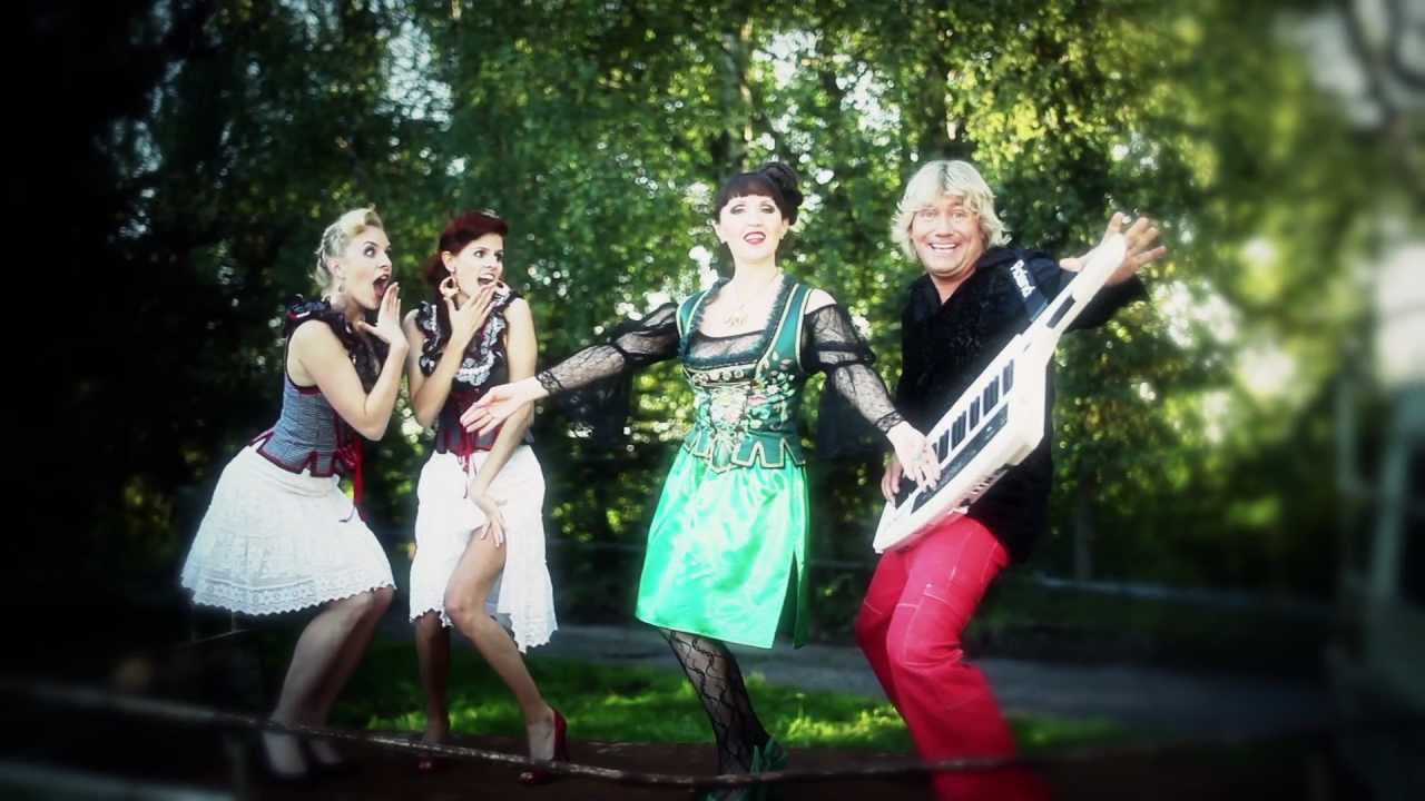 Dirndlpunk Mise Mamo Radi (Radi Radi)