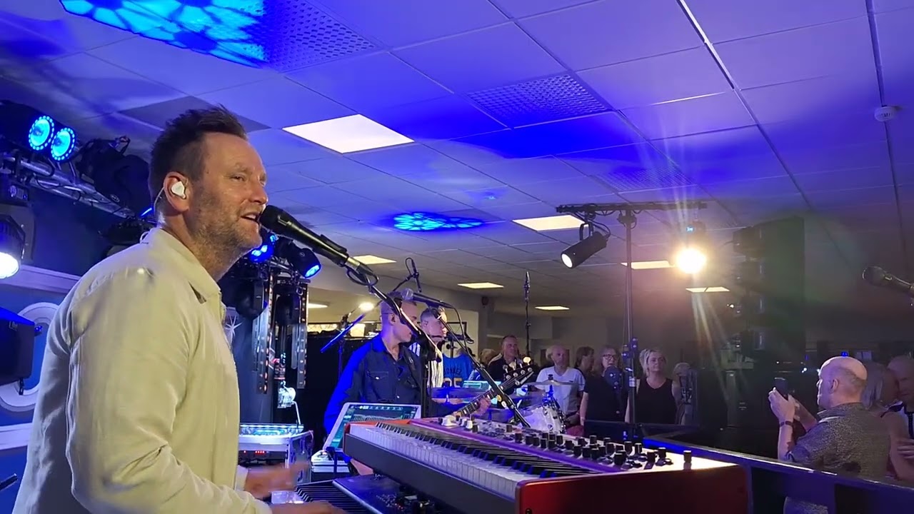 I dina drömmar med Donnez på Storafolkparksdansen i Mariestad 08162025