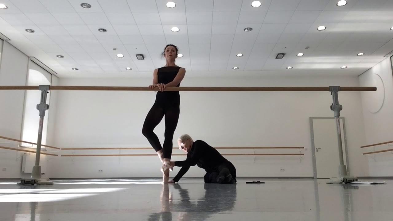 4 pointe Pointe Barre Series 5 part 1: exercises in 5th on two feet