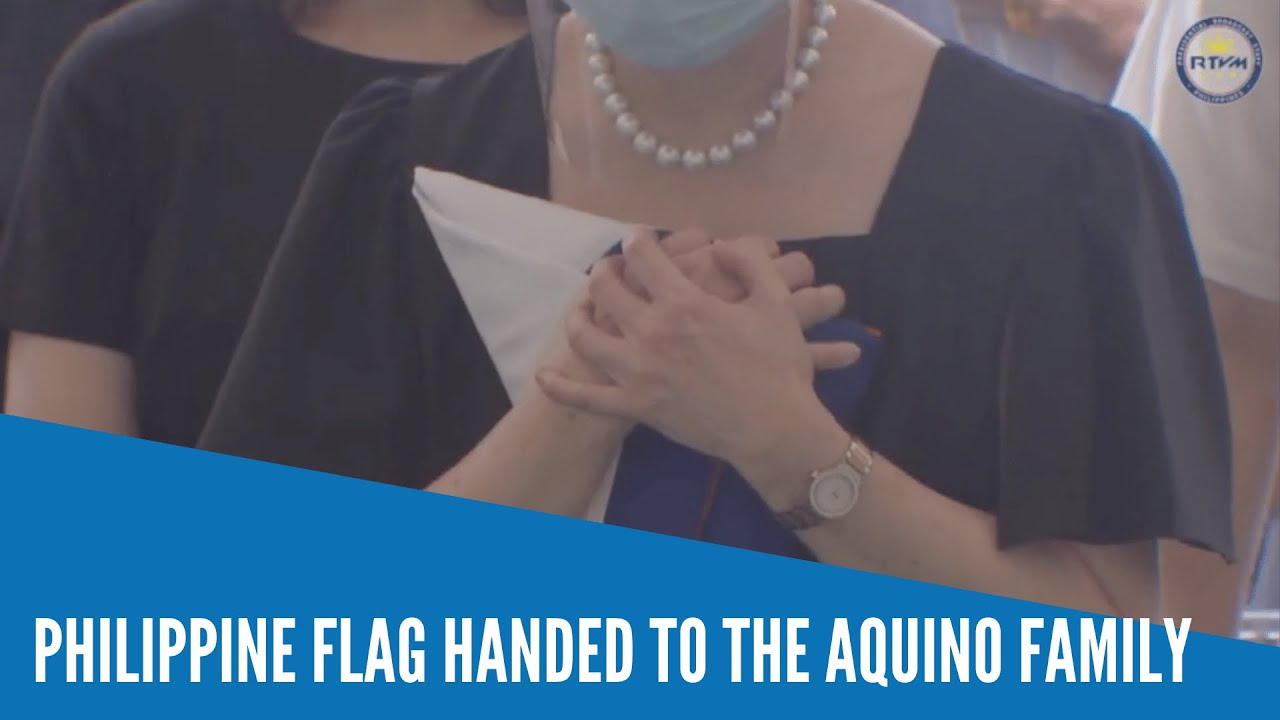 Philippine flag handed to the Aquino family