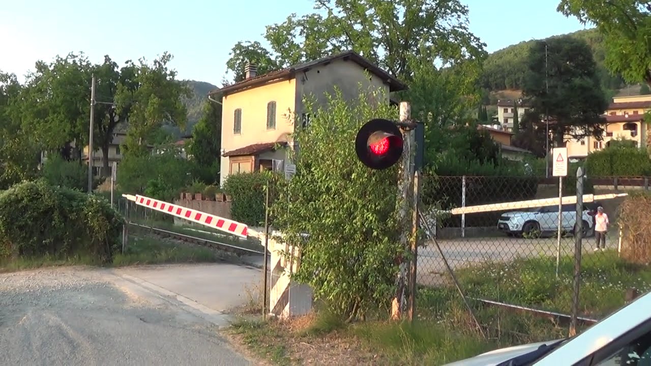 Passaggio a livello di via Vittorio Veneto S.N. - Dicomano (FI) / Level Crossing / Passage à niveau