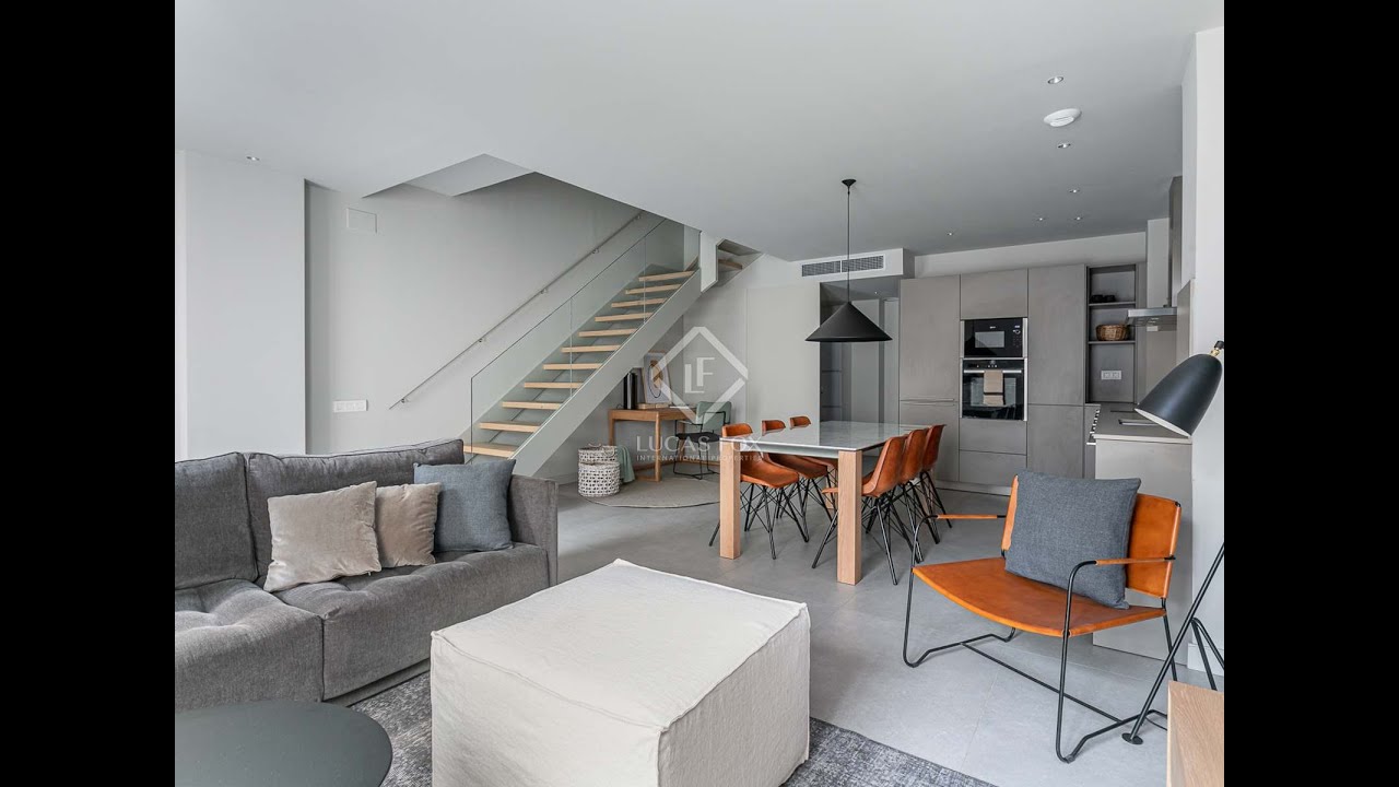 Dúplex de obra nueva con 3 dormitorios, 3 cuartos de baño, terraza y parking incluido
