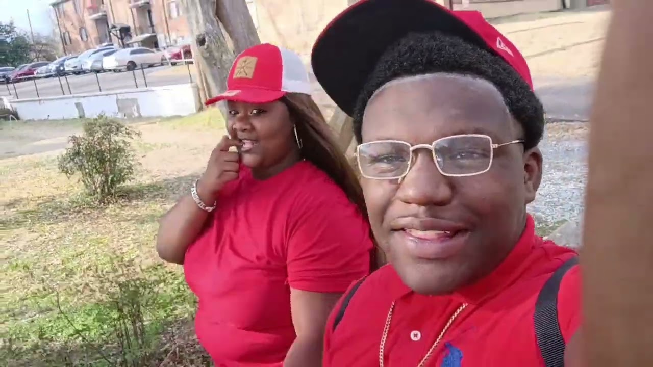 Vlog day #6 Happy Valentine's Day and took bae to see the Mardi gras parade💕😱