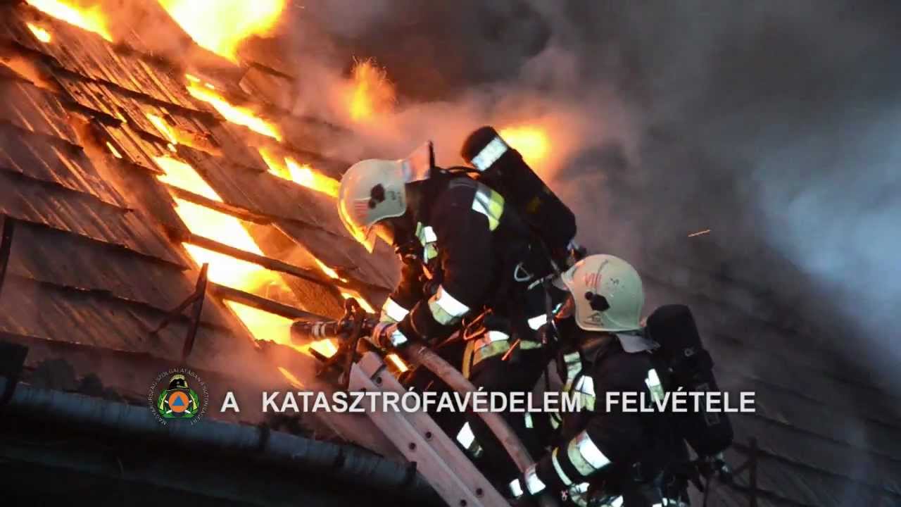 Tűz bömböl egy XVI. kerületi társasházban