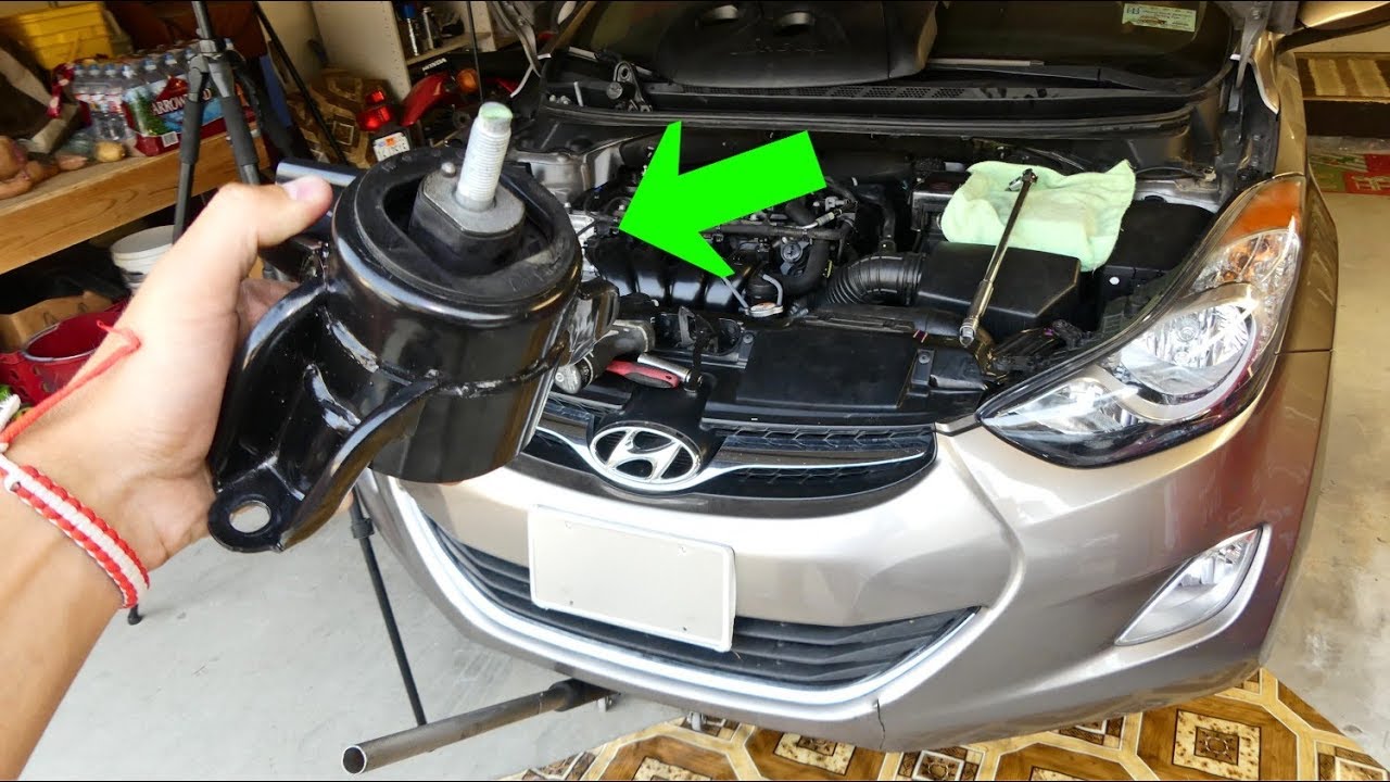 КАК ЗАМЕНИТЬ ПОДУШКУ ДВИГАТЕЛЯ НА HYUNDAI ELANTRA (ПРАВЫЙ ПАССАЖИР)