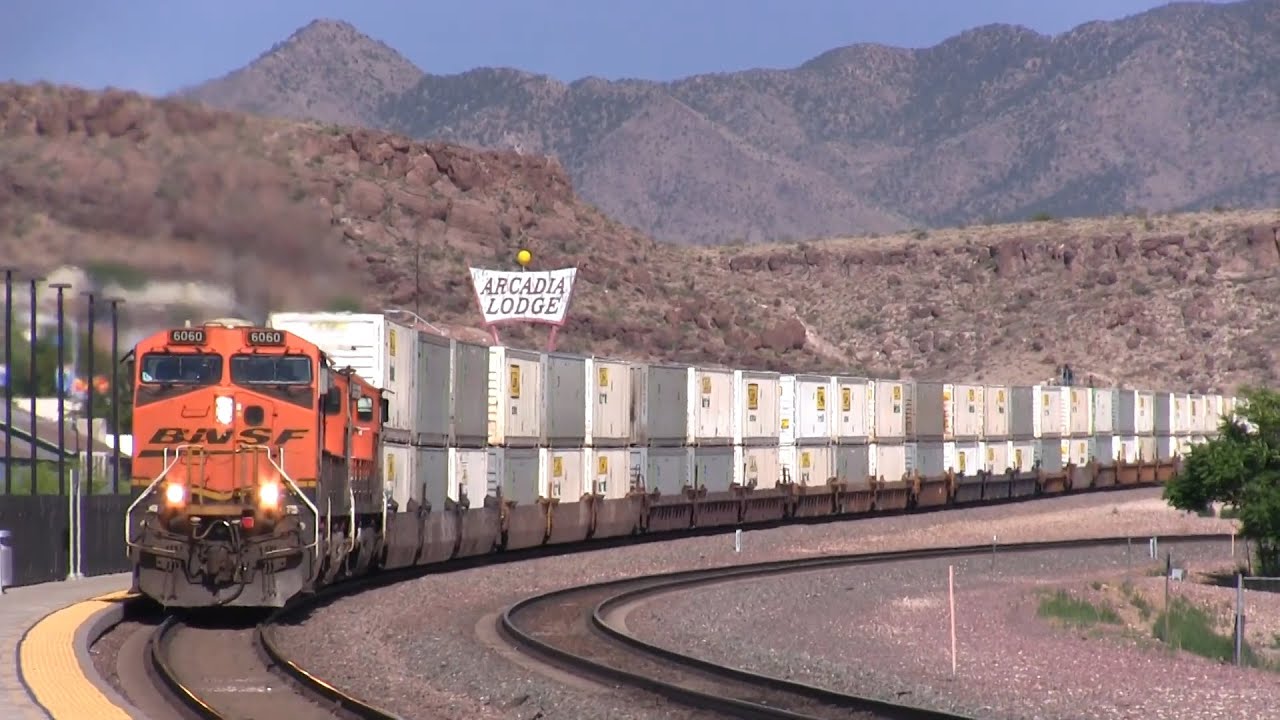 BNSF 6060 - Doublestack Downhill