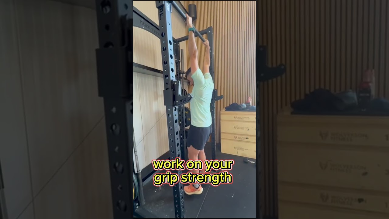 Hyrox tip struggle on farmers carry&rsquo;s improve your grip strength by doing bar hold #gym #hyrox