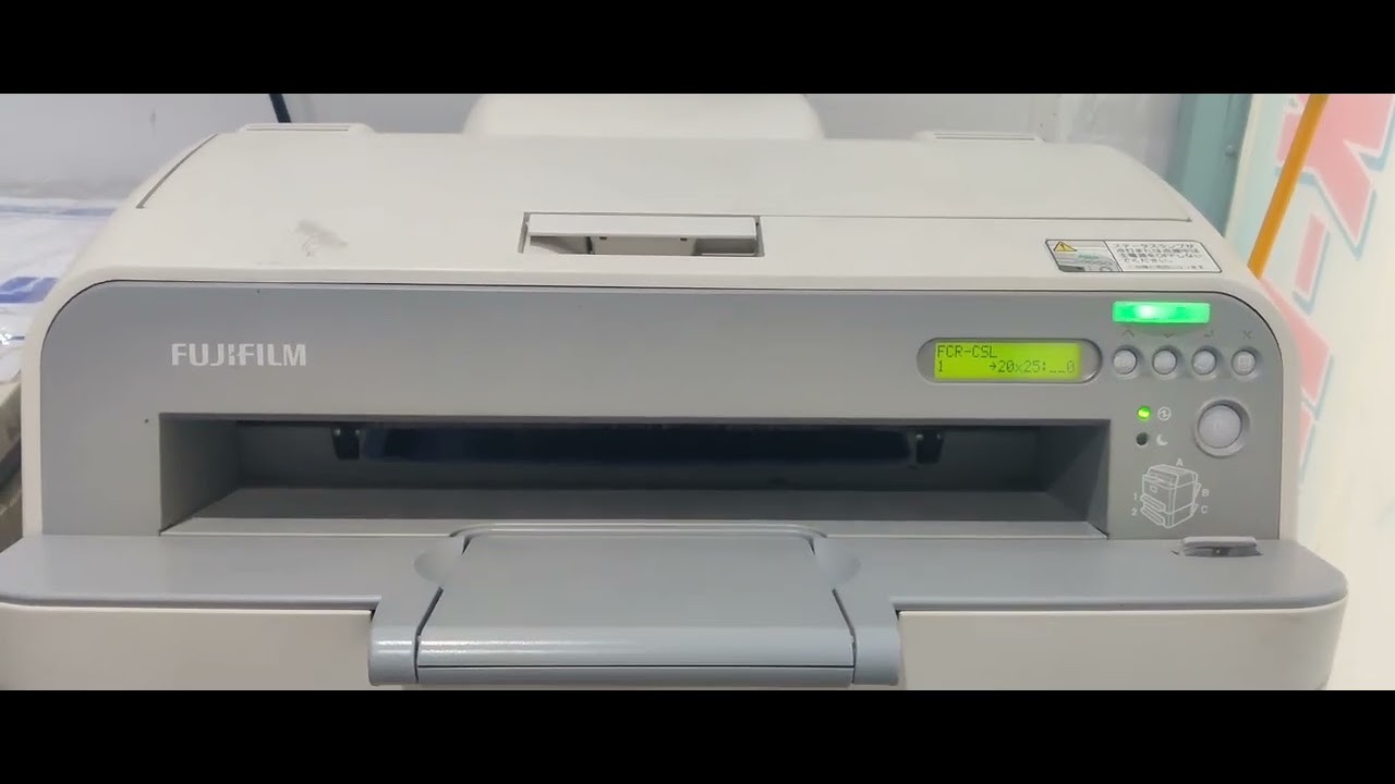 Fujifilm thermal printer DRYPIX 2000 printing.