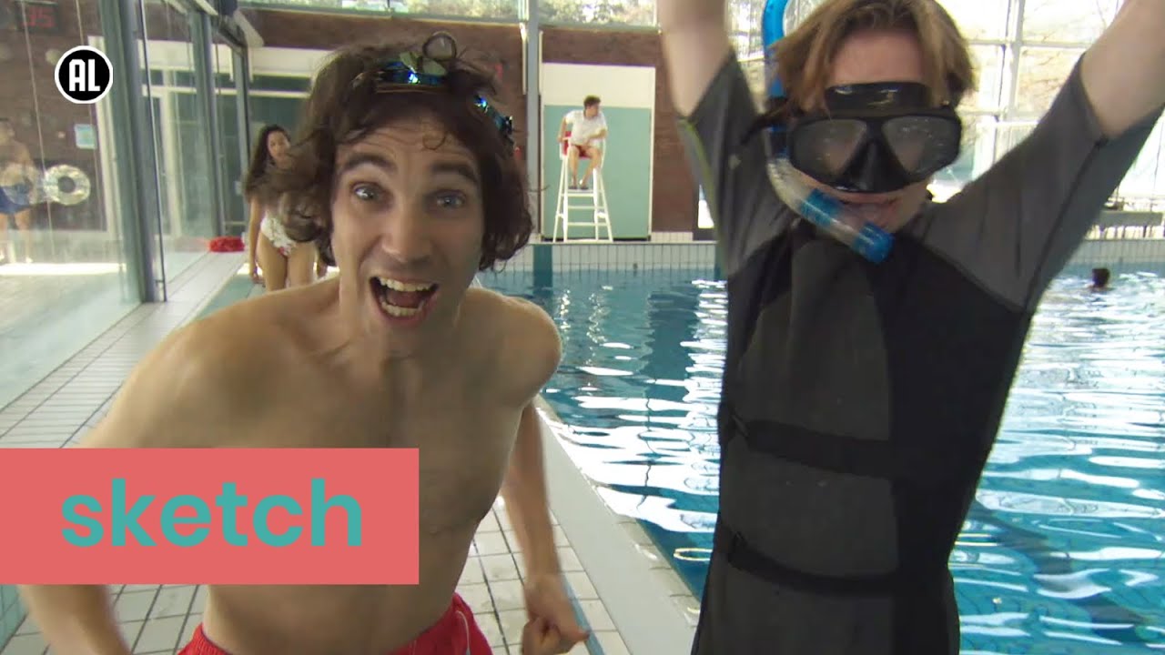 Wat zwemt er in de pool, dat geeft een dangerous gevoel! | Wesley en Rodney