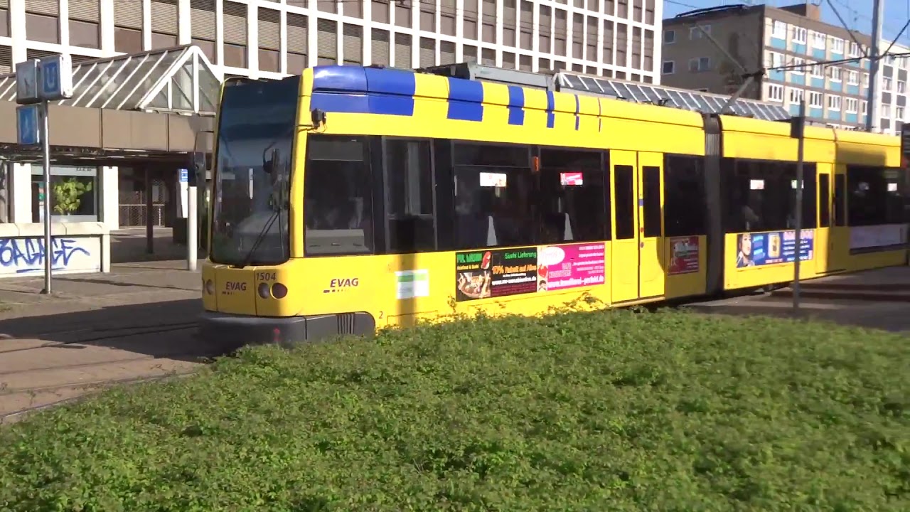 Gelsenkirchen Musiktheater: Linie 107 biegt in die Haltestelle ein.