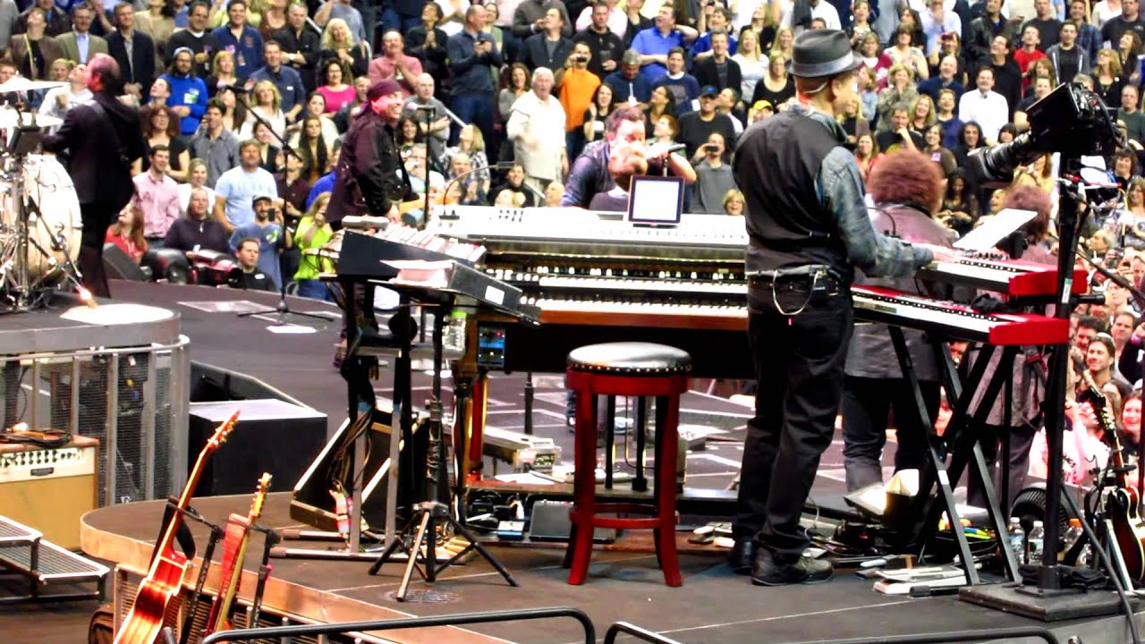 Bruce & Adele dancing in Philly 3-29-12