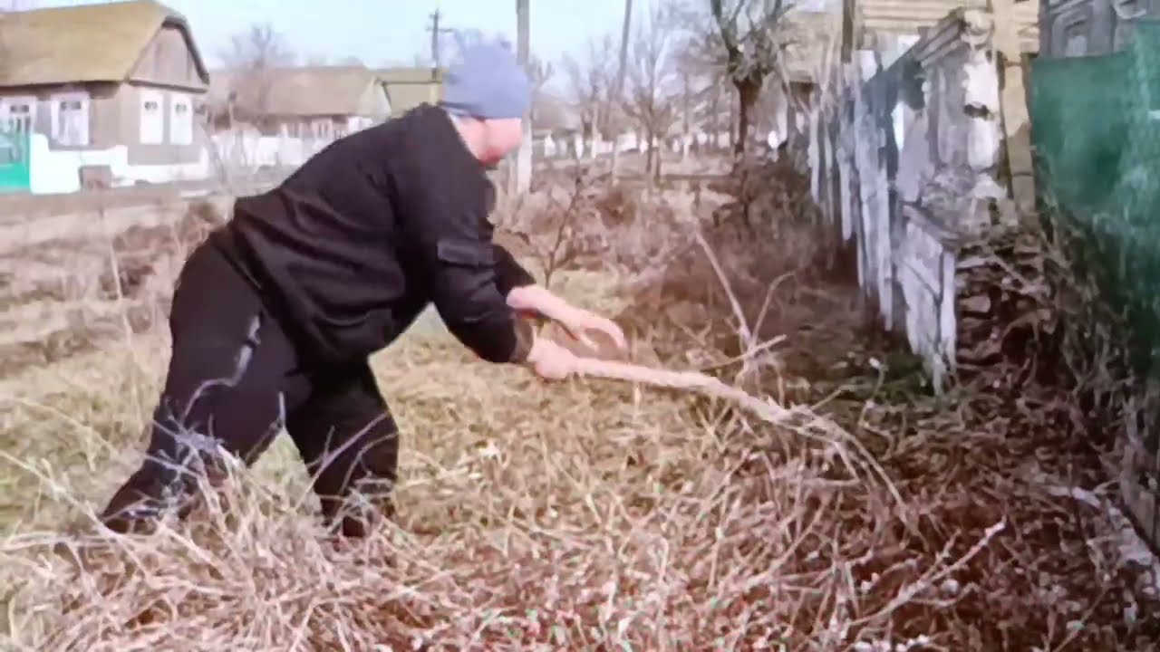 Вот как мачо работает, мужик есть мужик, а баба дома кошатами сидит засирает и ждёт мачо. 