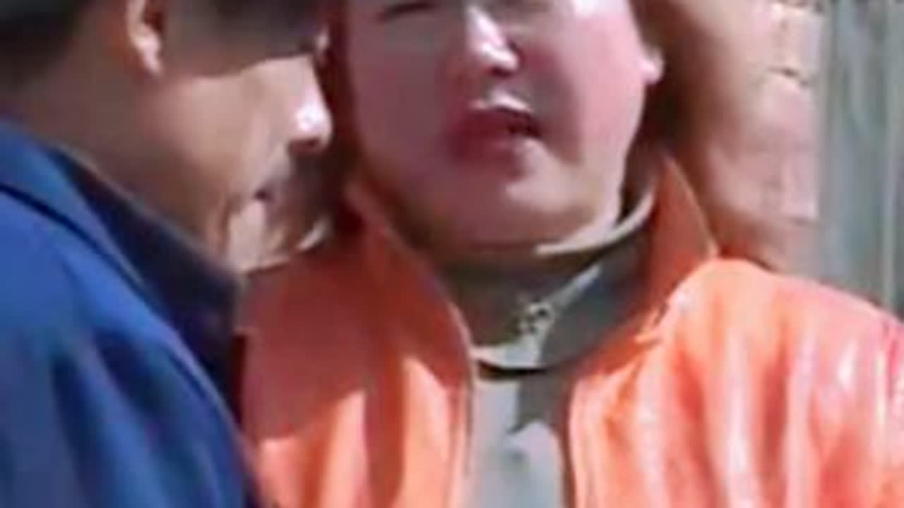 大忽悠遇上大忽悠，谁能更胜一筹？ 俩大忽悠碰一块儿，好戏开场啦！#乡村故事多 #俩大忽悠碰一