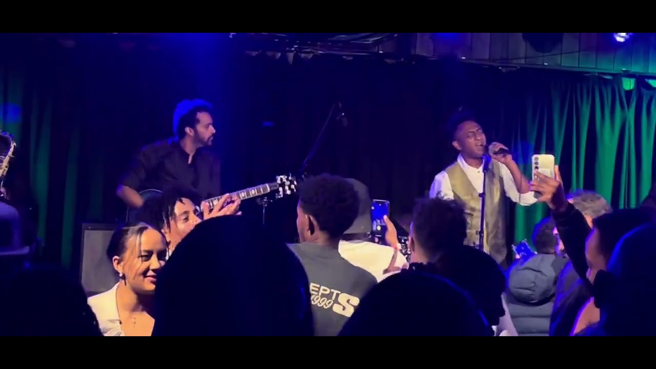 Eritrean music by Tesfay Mengesha - Aytwarezeyley    #eritreanmusic#habesha #concert#livemusic 