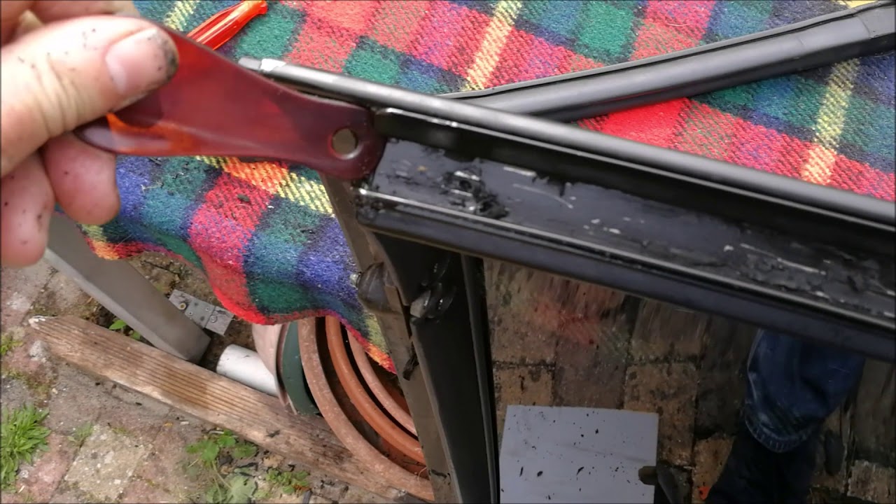 Chevrolet Corvette C4 1985 Roofpanel Weatherstrip Replacement