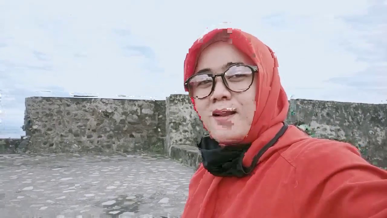 Jalan-jalan ke situs benteng peninggalan penjajah di kota Ternate, endingnya berenang di pantai