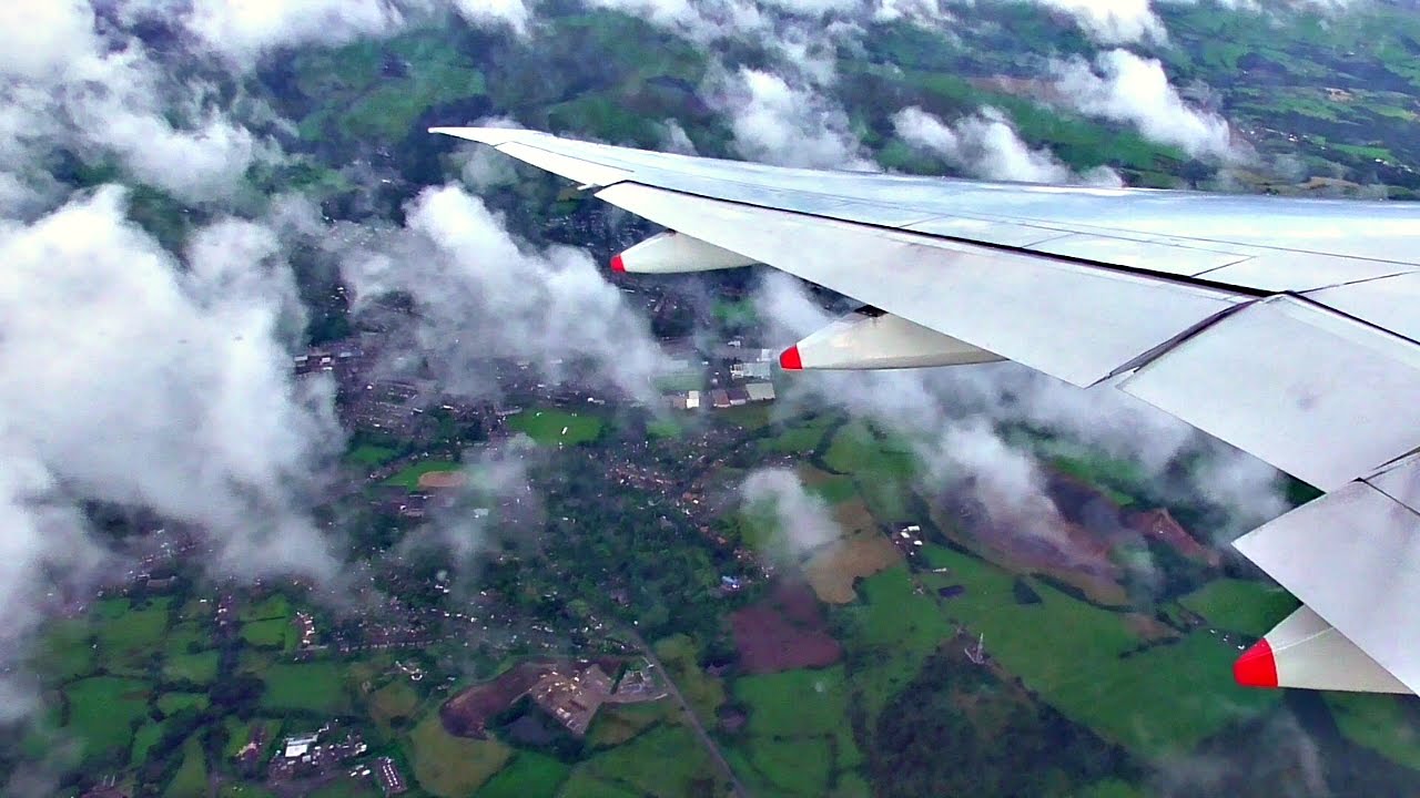 Singapore Airlines Boeing 777-300ER AWESOME LANDING at Manchester Airport | ✈