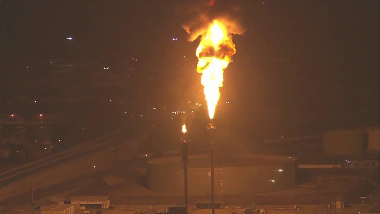 Power outage causes 'flare-off' event at oil refinery