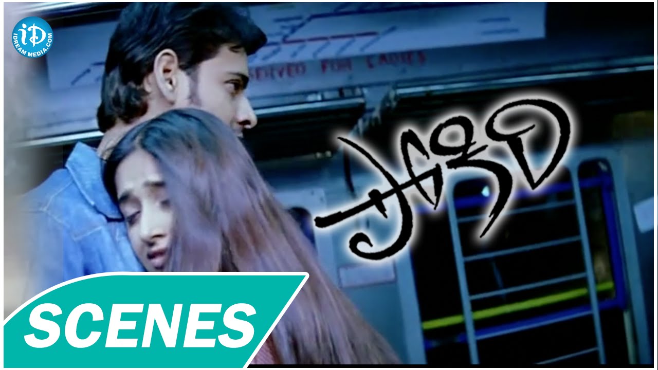 Pokiri Movie Scenes || Mahesh Babu Terrific Fight at Local Train || Mahesh Babu, Ileana