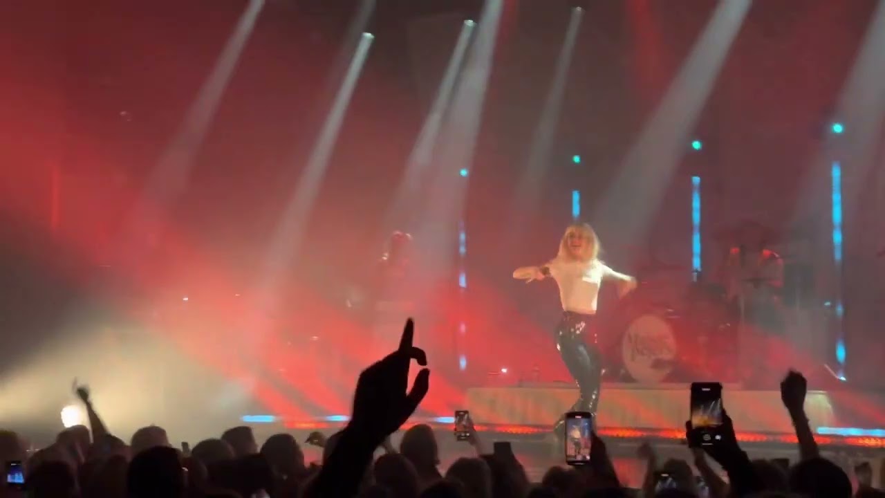 Maisie Peters - Lost the Breakup (Live  @ De Melkweg)