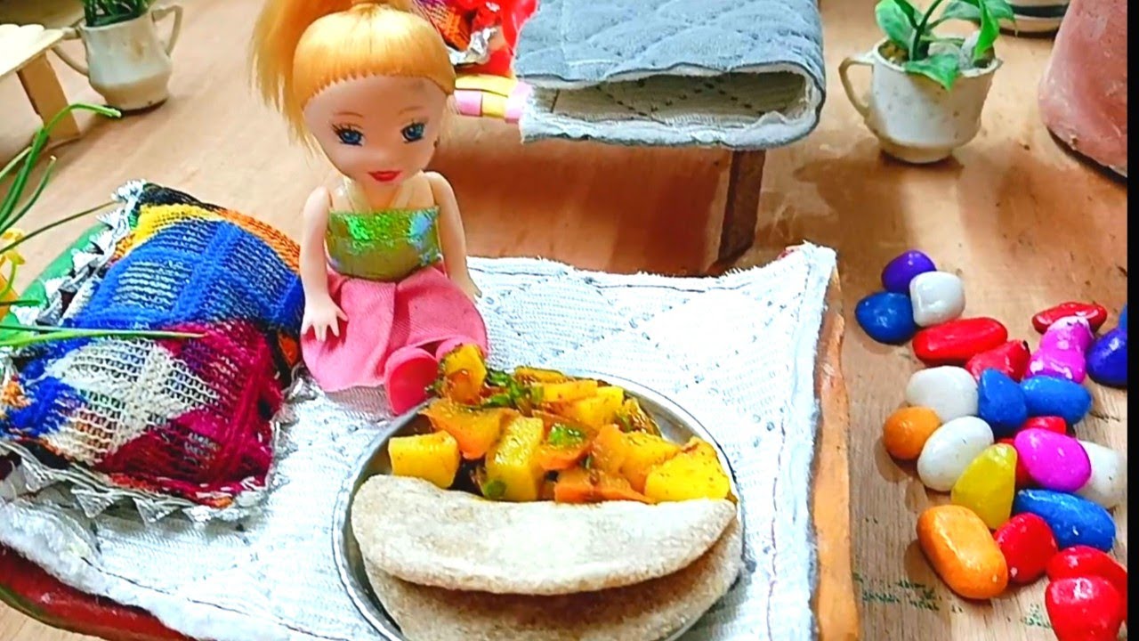 छोटी-छोटी से बर्तन में टमाटर आलू और रोटी की सब्जी बनाएं, miniature tomato aloo recipe, Mini food