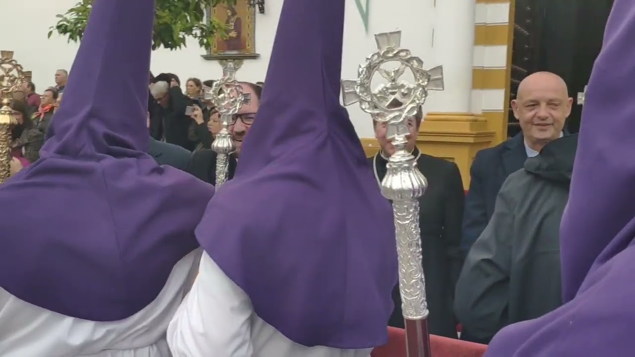 Así entraba la Hermandad de las Tres Caídas en su primera Carrera Oficial este Miércoles Santo.