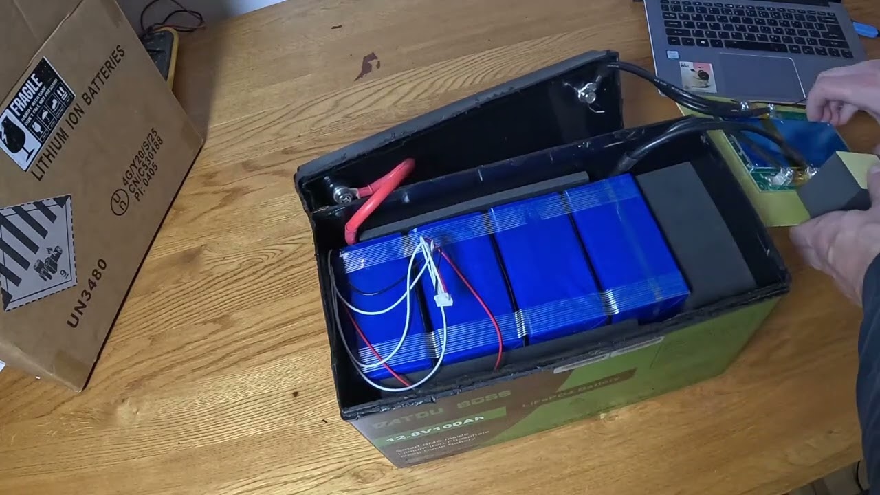 Test najtańszego akumulatora 12V LiFePo4 jaką ma pojemność? jak jest zbudowany? DATOUBOSS 🔋🔋🔋