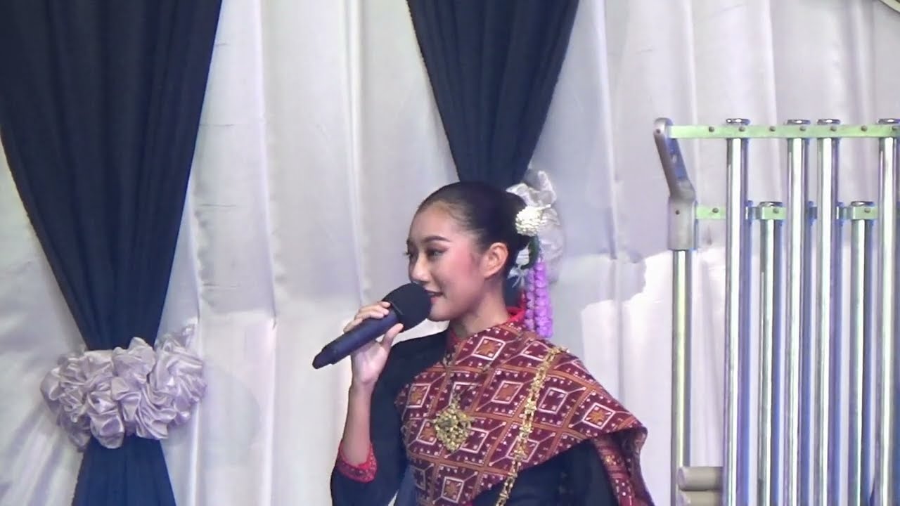 เพลงลาวเจริญศรี ขับร้องโดย นางสาว จุฑามาศ คำชวนชื่น - มหกรรมศิลปวัฒนธรรมไทย “น้อมอาลัยแม่ของแผ่นดินฯ
