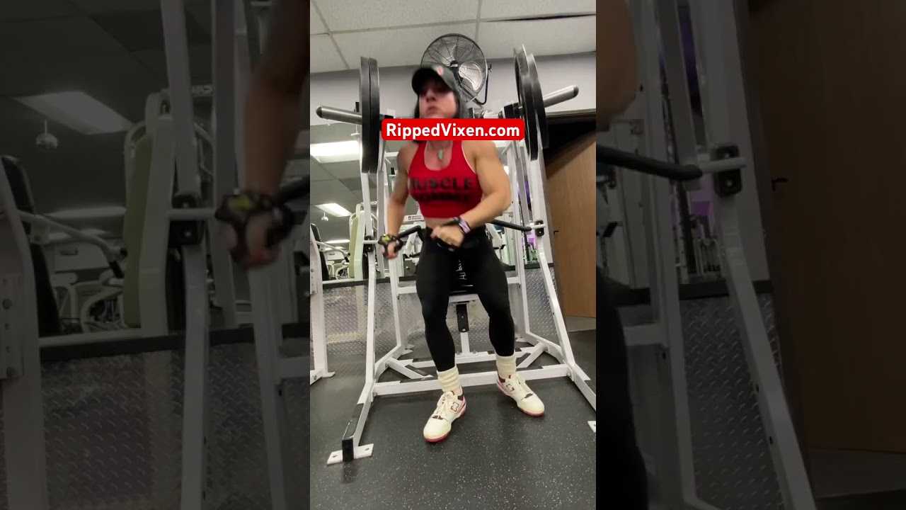 Muscle Mommy Drop-set #chestpress #hammerstrength #chestpressexercise #rippedvixen #chest #fbbpro