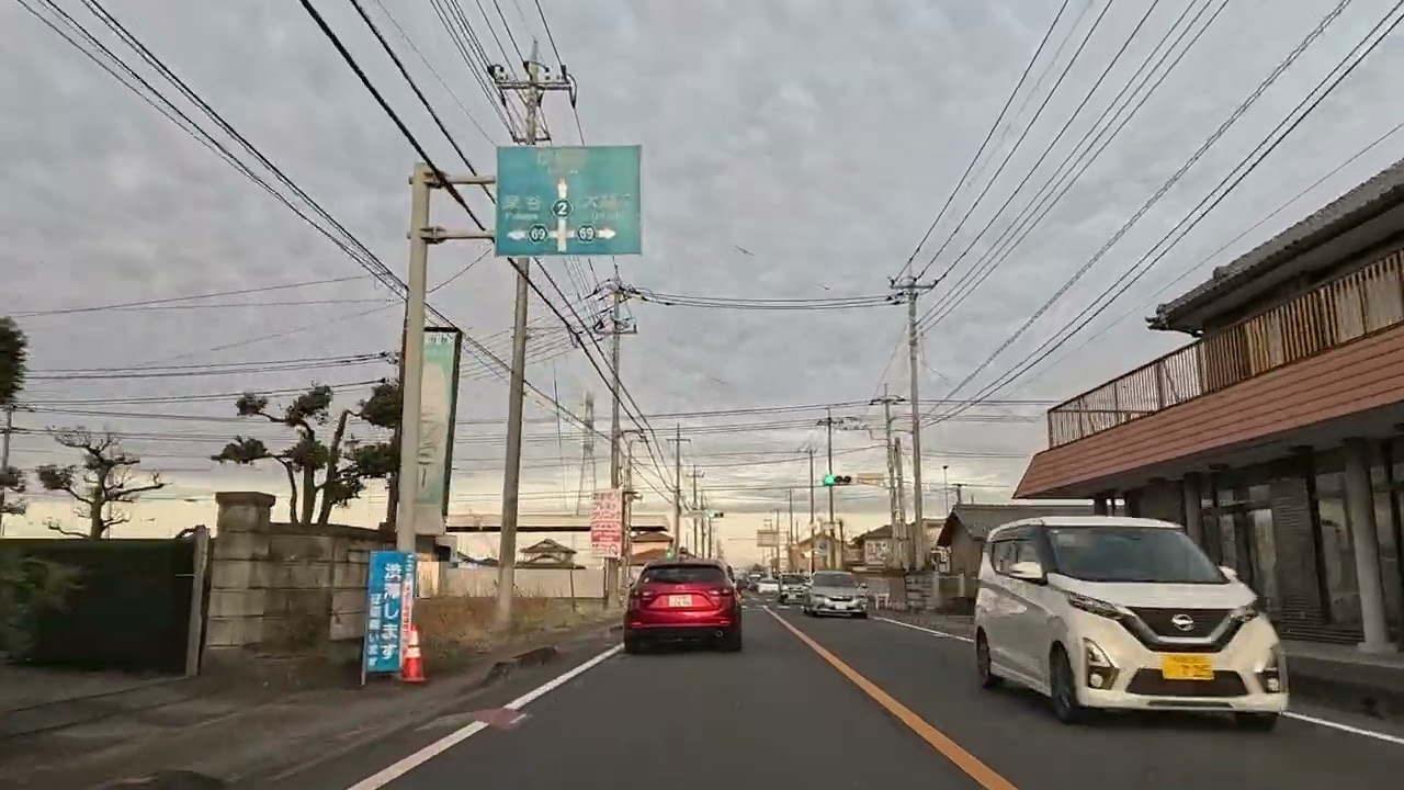 アホ創価車両のアホ左寄せ運転😬