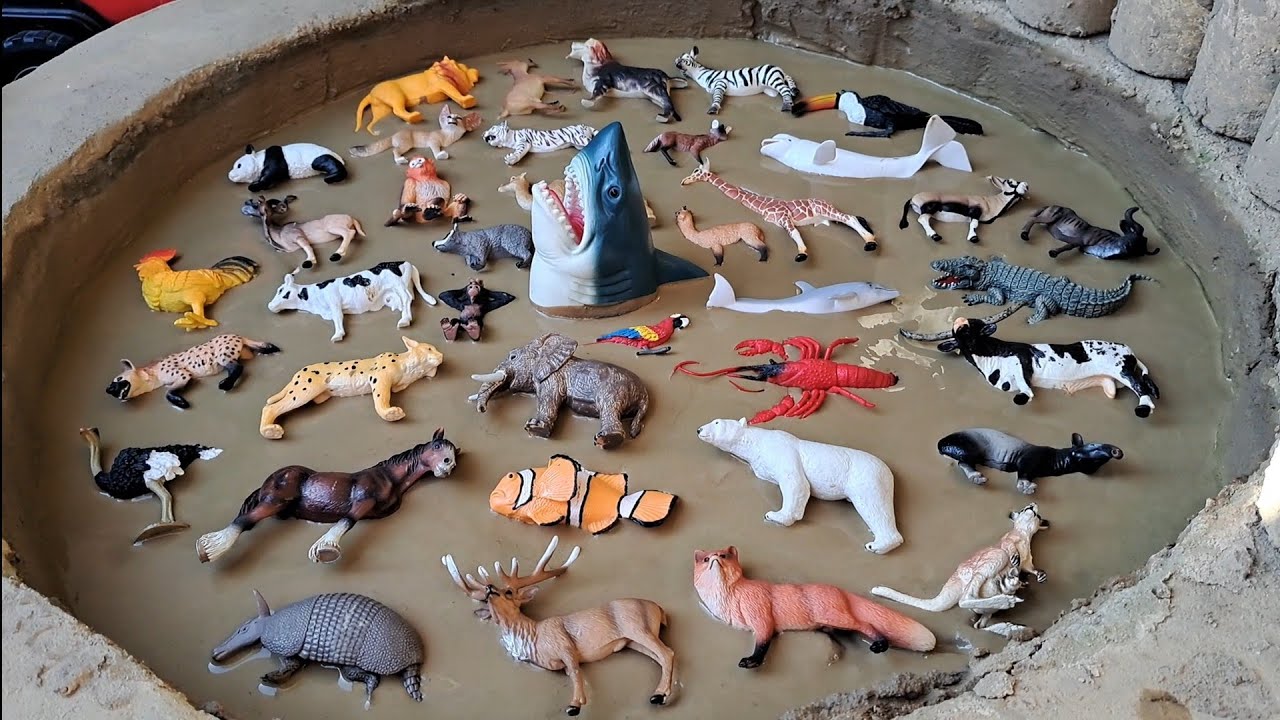 Animais de Plástico Presos na Lama Vaca Cachorro Leão Zebra Elefante Girafa Cavalo Urso Panda