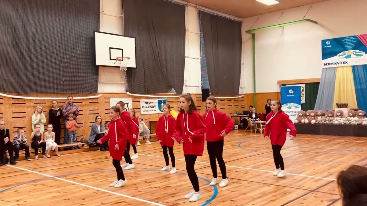 Happy dance- MOVEMENT Taneční Sedmikvítek 2022