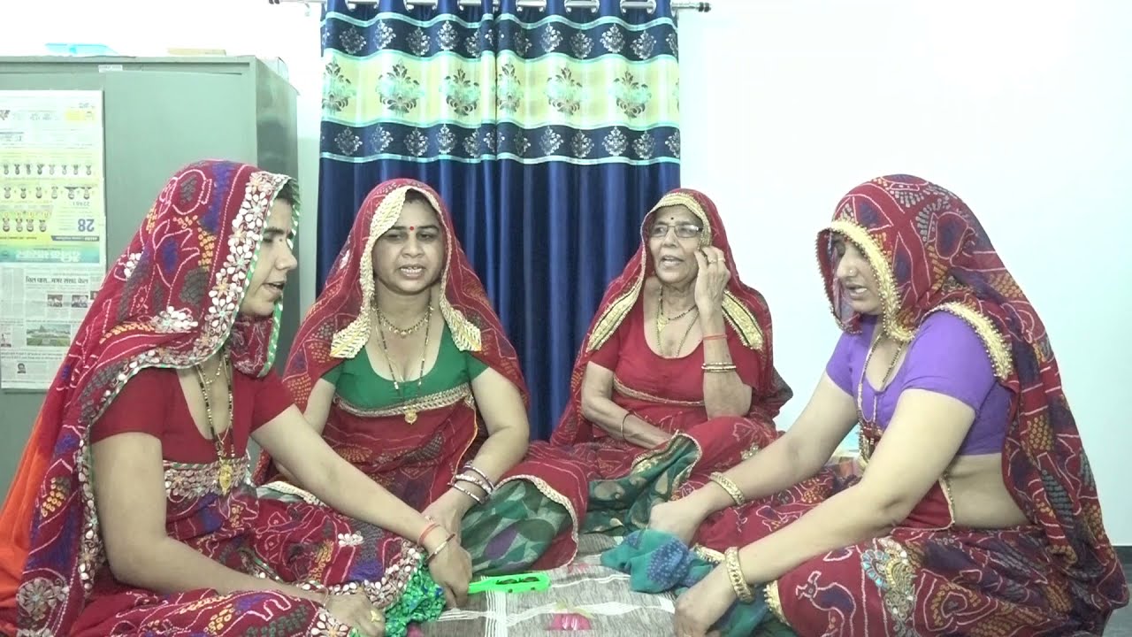 ऊंचै पर्वत पर मालखेत बस रया।नीचै है लौहागर रो नहाण....।आपणी संस्कृति आपणा गीत।