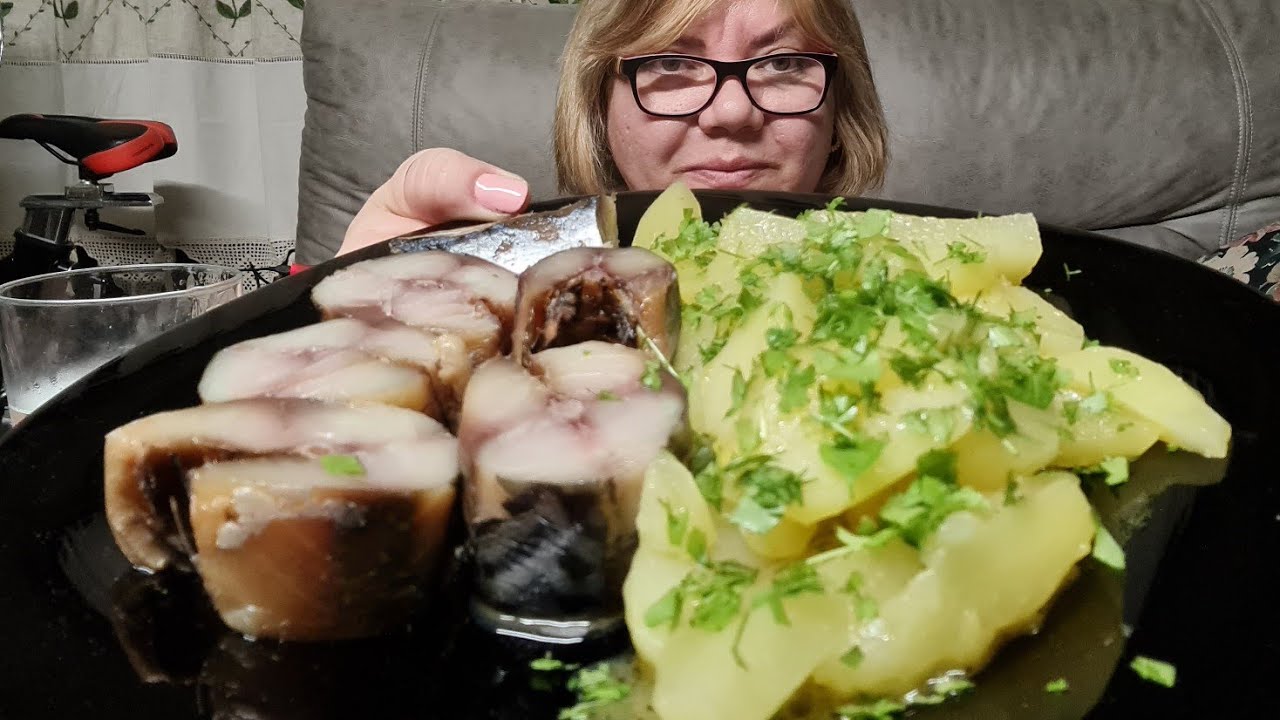 МУКБАНГ🍽 СКУМБРИЯ КОПЧЁНАЯ 🐳🐳🐳MUKBANG ASMR SMOKED SCOM BER #mukbang #мукбанг #НЕАСМР 🐳😊