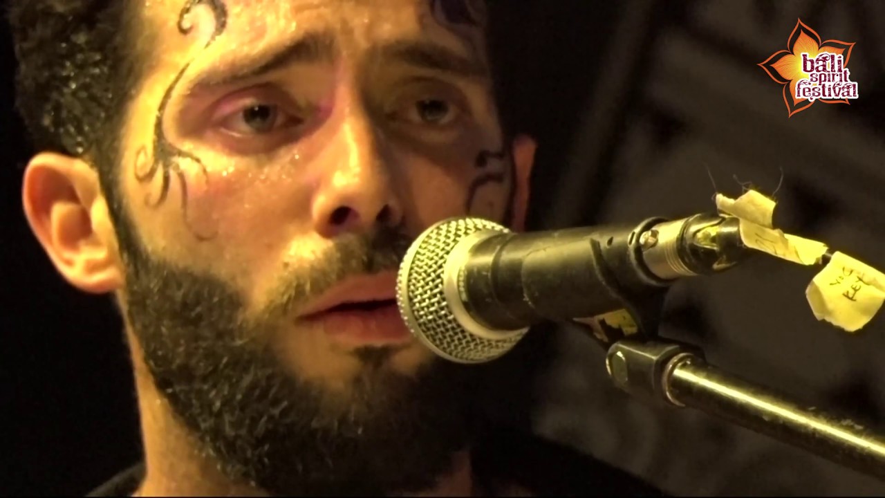 AIÊ performing 'canção à mãe (edgar valente - iúri oliveira)' at BaliSpirit Festival 2019